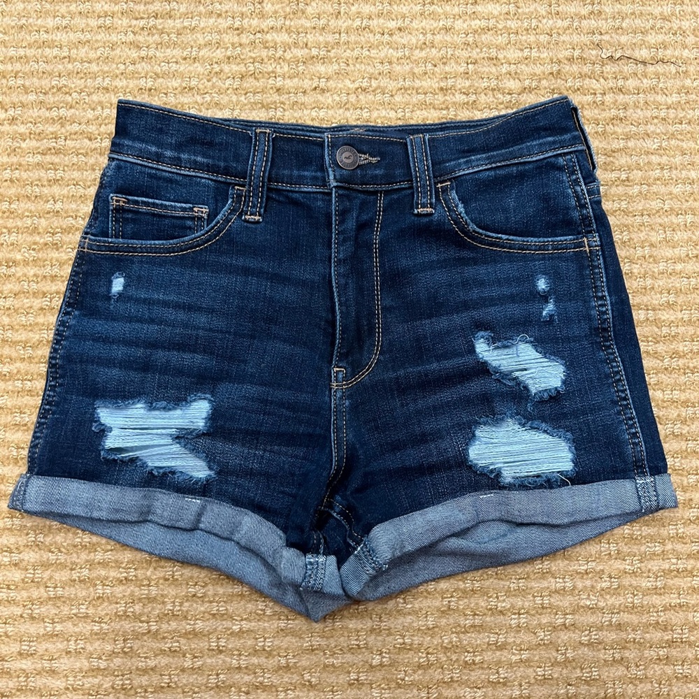 Hollister high rise distressed denim shorts W26